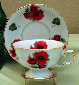 Red Poppy Laurel Cup & Saucer      
