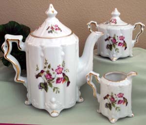 Hummingbird w/Flowers Teapot/Cream & Sugar Set       
