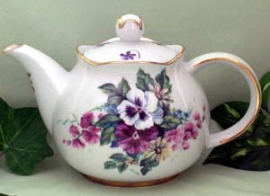 Bouquet of Pansies 3C Round Teapot        